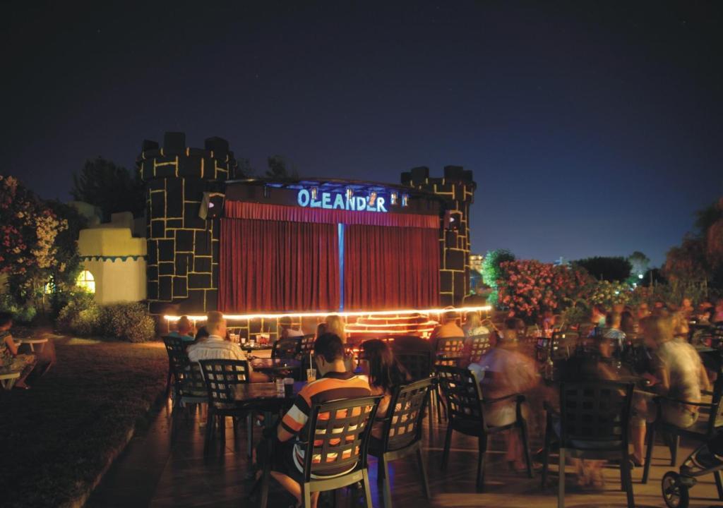 Oleander Hotel Side